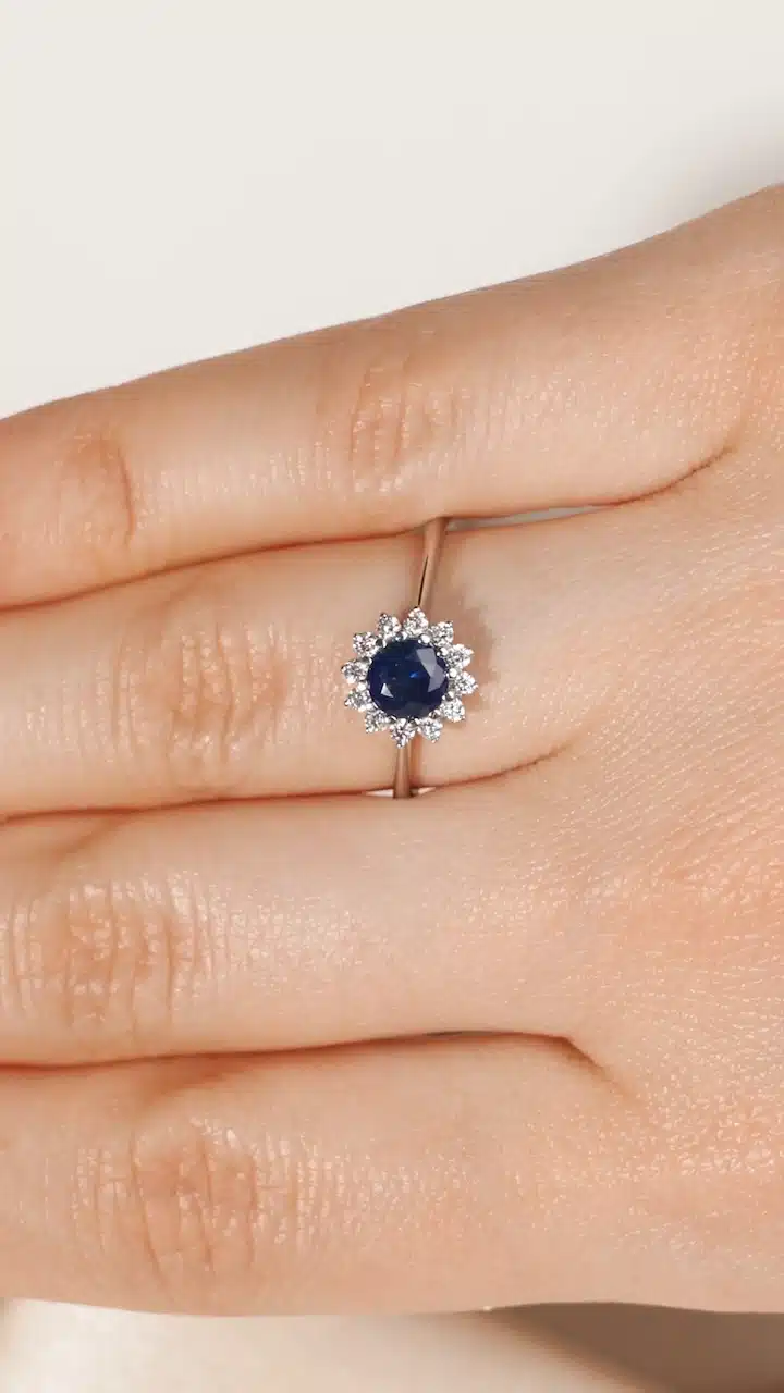 prsteň Rosie s prírodným zafírom a diamantmi
